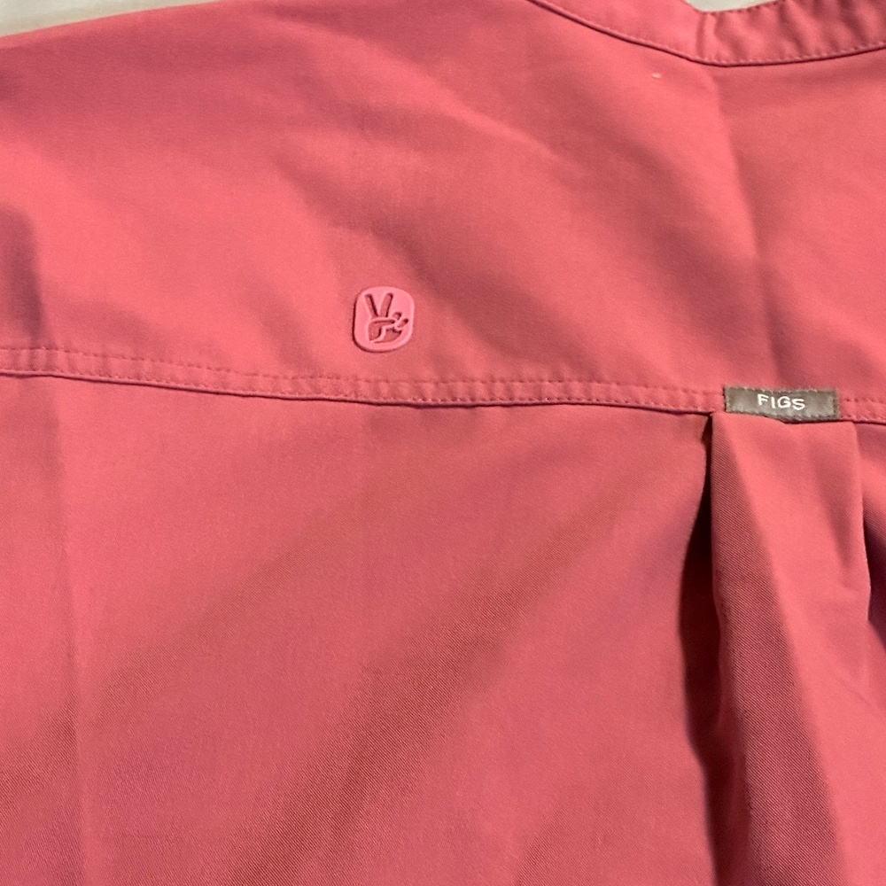 FIGS Breast Cancer Awareness Rafaela Top PO 2961 +Joggers PO 3157 (L/P) - Picture 4 of 8